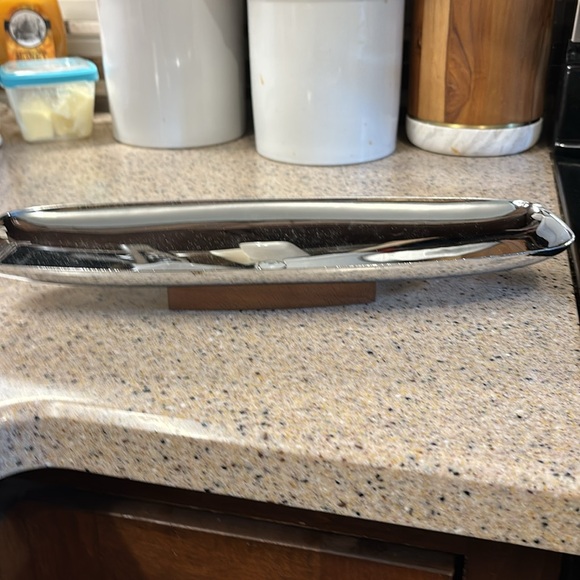 Vtg. MCM Danish style Milbern Celery Olive Dish Chromium Wood Base 14"x5" NIB - Picture 3 of 5